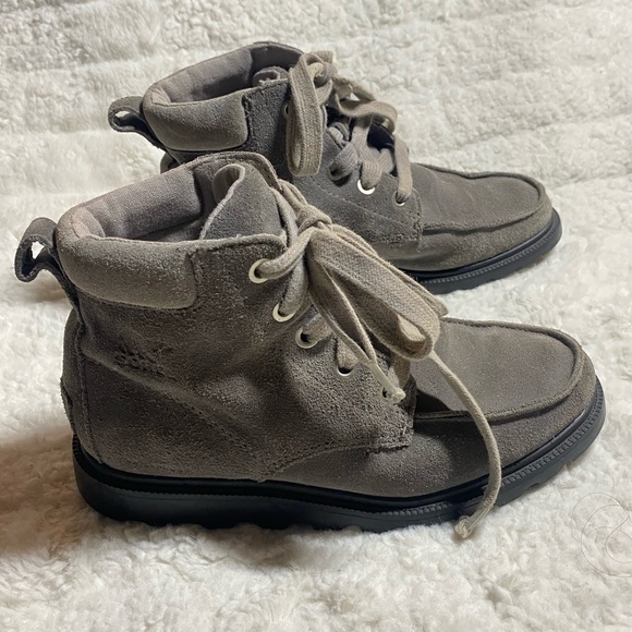 Sorel Youth Madson Moc Toe Waterproof Ankle Boots Boys Gray Suede Laced Size 1 - Picture 5 of 10
